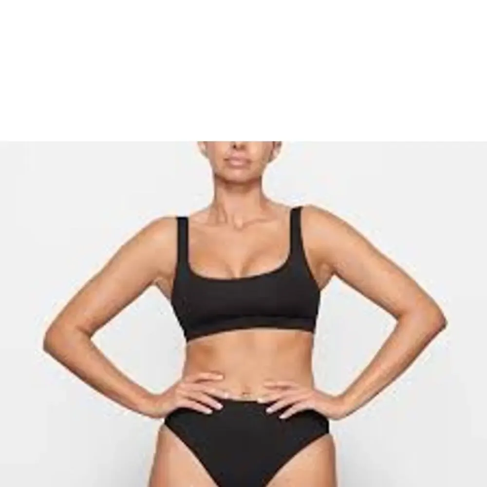 SKIMS Signature Swim Scoop Neck Tank Bikini TOP Size Medium M Onyx Black